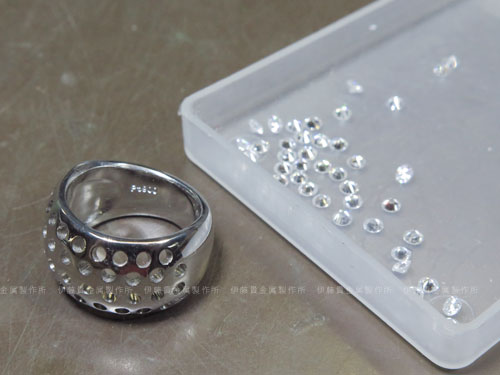ピアス1組でリングとピアス