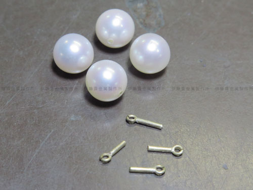 揺れるパールピアス